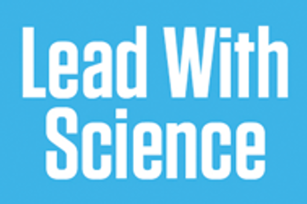 青い背景に白いテキスト
