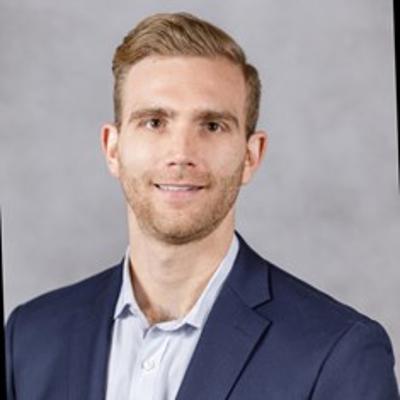 スーツを着た男