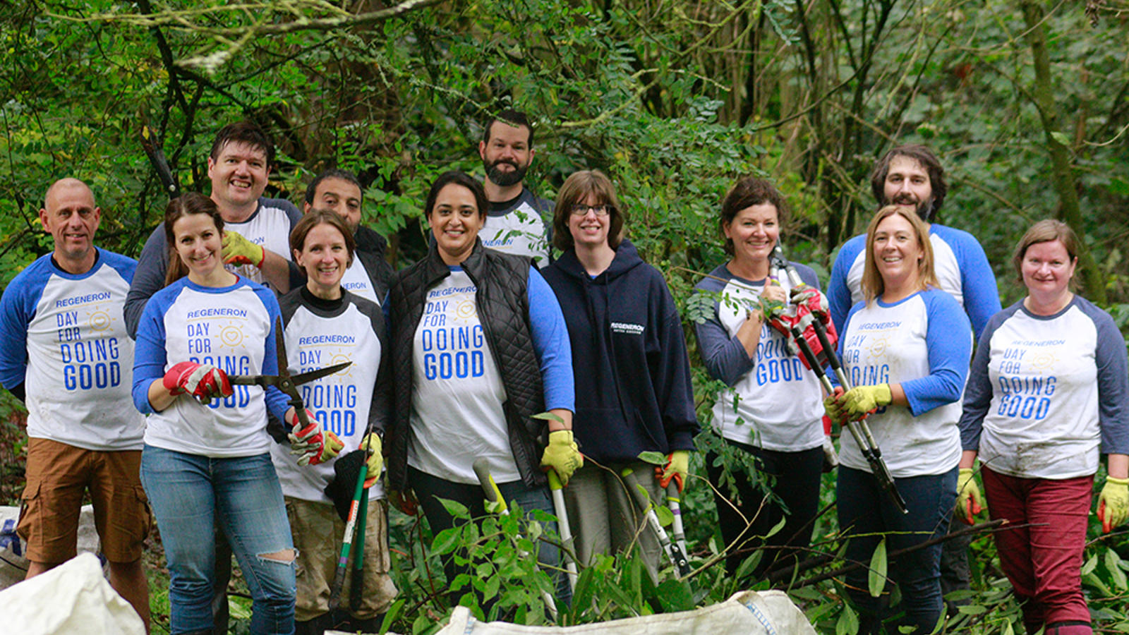写真を撮る人々のグループ