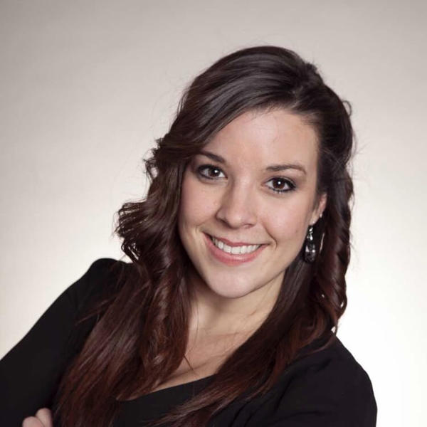 Ashley Neff - デジタルコミュニケーション担当マネージャー